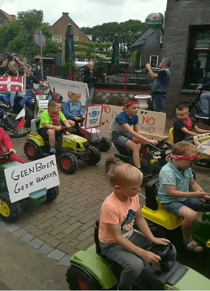 Dutch Farmers standing up to government